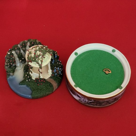 Thomas Kincade Peaceful Moments Hidden Arbor Musical Box Plays Love Story 2004 - Picture 5 of 14